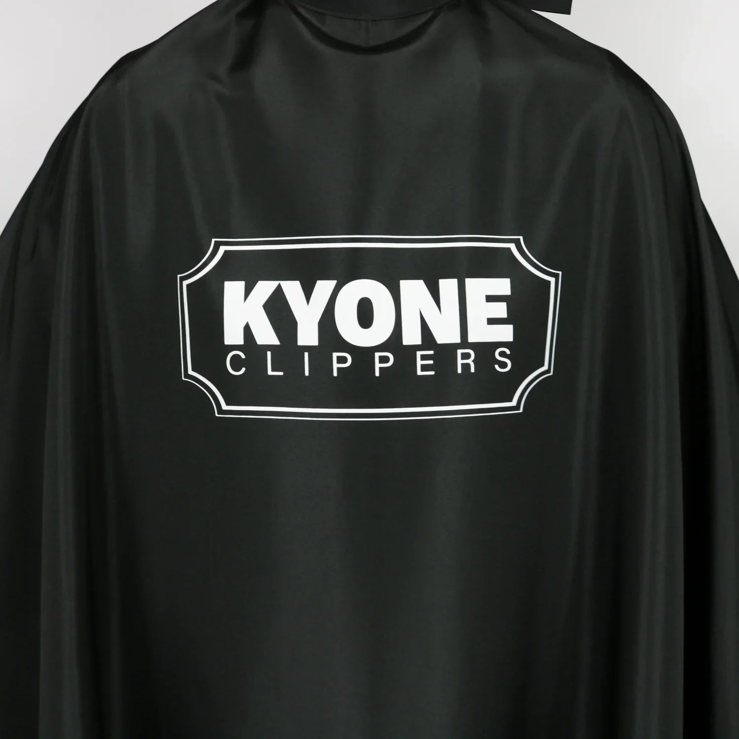 KYONE CAPE | ZWARTE KAPMANTEL