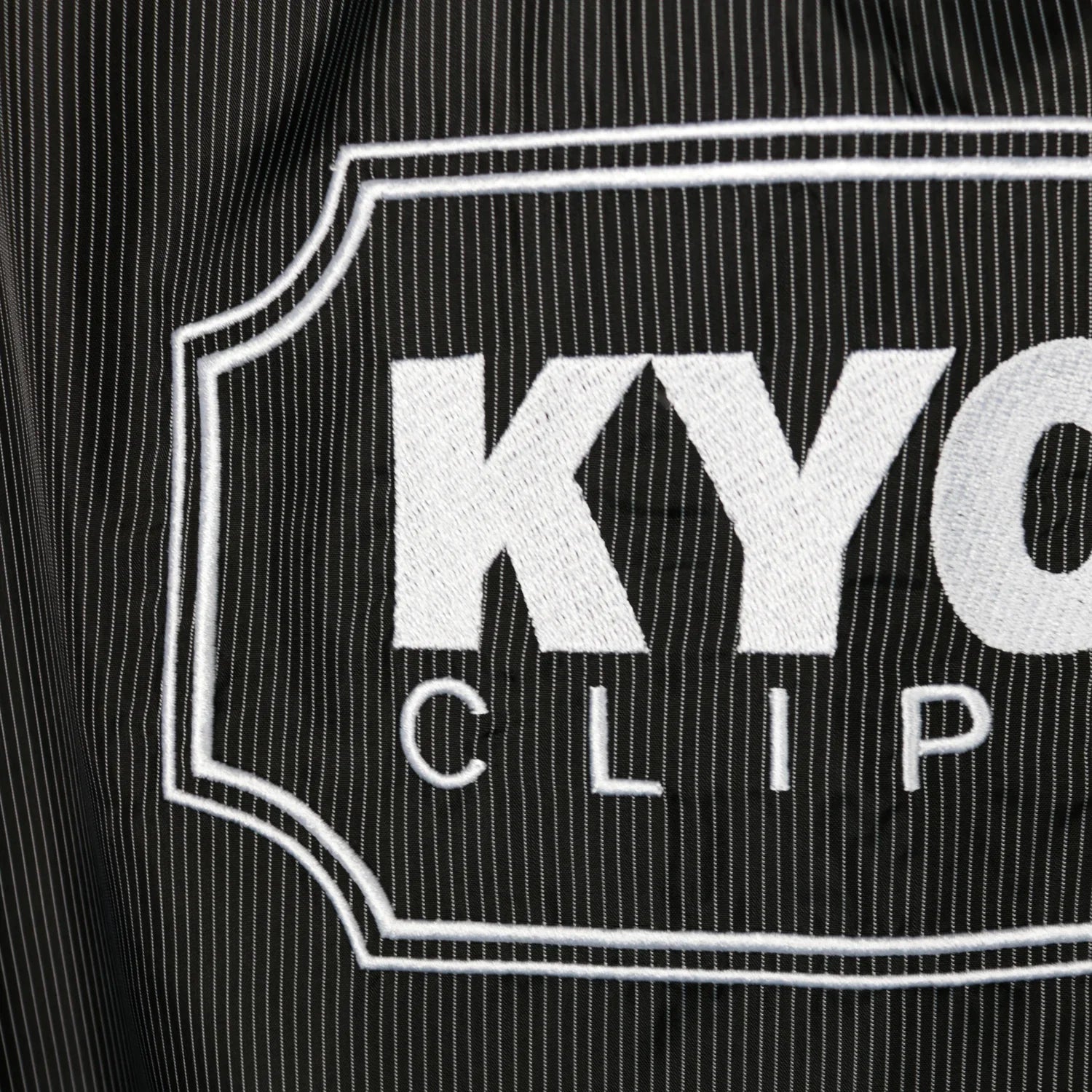 KYONE CAPE PREMIUM | GESTREEPTE KAPMANTEL